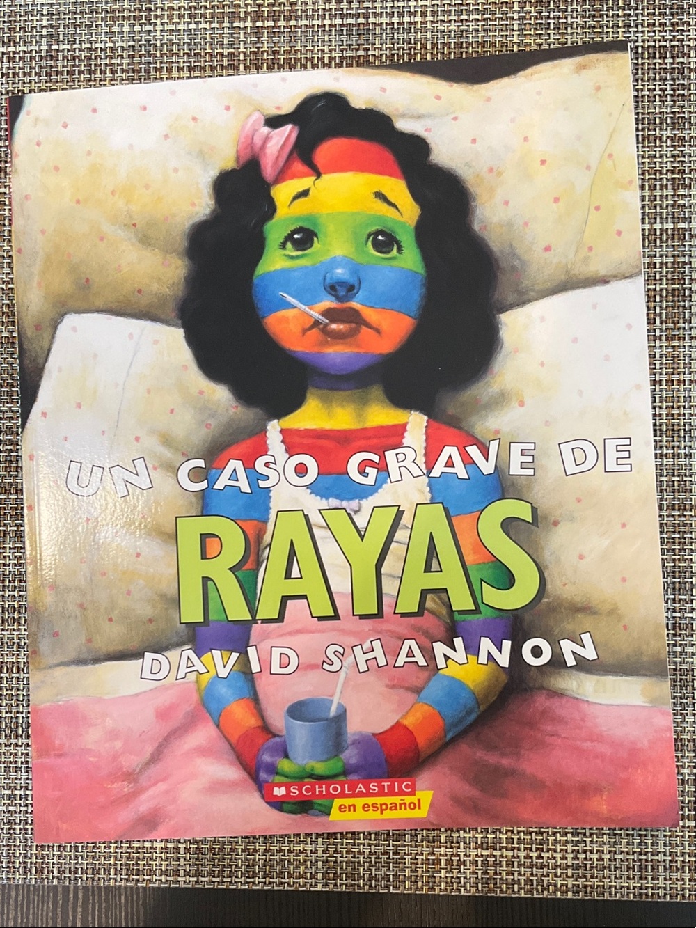 Scholastic, Un Caso grave de Rayas, NWT